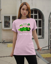 Load image into Gallery viewer, Pig Wear Plaid Shirt And Top Hat St Patrick's Day Gift Guys Tee