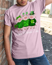 Load image into Gallery viewer, Pig Wear Plaid Shirt And Top Hat St Patrick's Day Gift Guys Tee