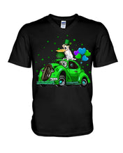 Load image into Gallery viewer, Labrador Green Car Pot Of Gold St Patrick's Day Gift For Dog Lovers Guys V-Neck
